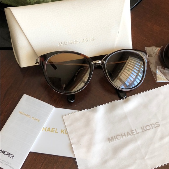 Michael Kors Sunglasses 😎 - Picture 2 of 8